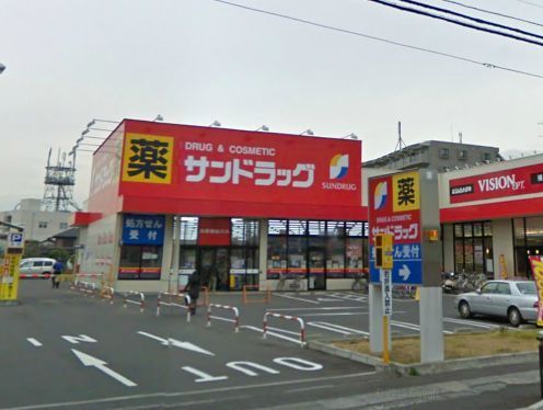 Dorakkusutoa. San 300m to drag (drugstore)
