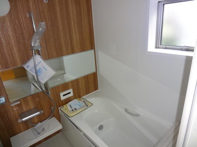 Bathroom. Local (11 May 2013) Shooting