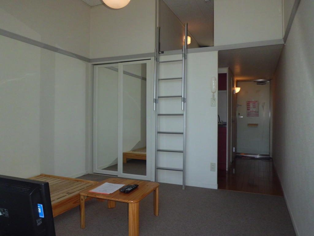 Living and room. It is the same type photo (current state priority)