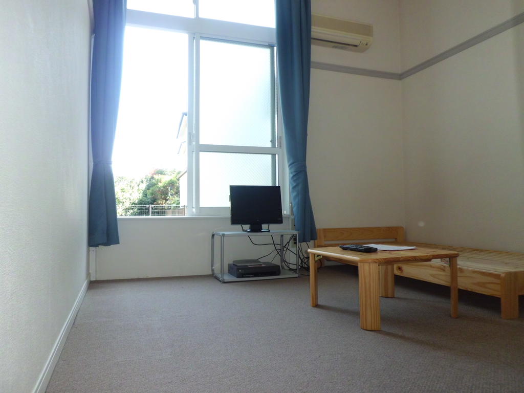 Living and room. It is the same type photo (current state priority)