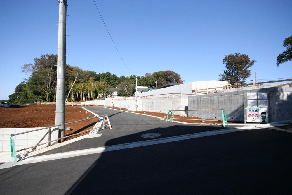 Local photos, including front road. Local (10 May 2013) Shooting