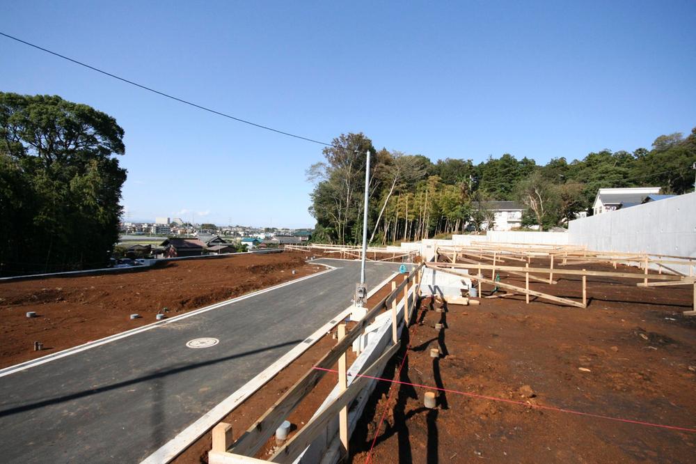 Local photos, including front road. Local (10 May 2013) Shooting