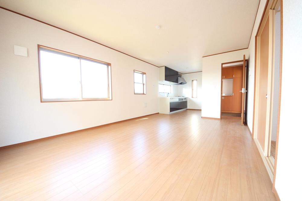 Same specifications photos (living). Same specifications