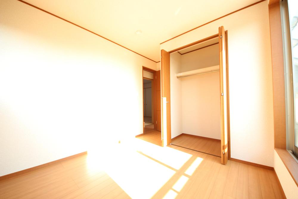 Non-living room. Same specifications