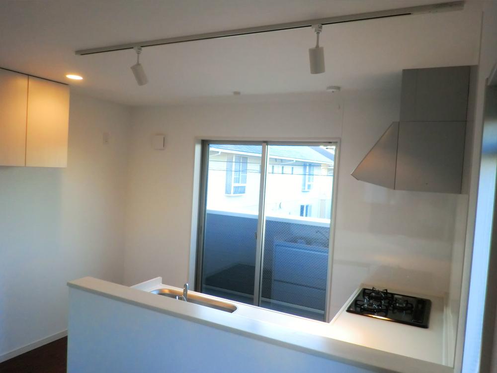 Kitchen.  [Kitchen November shooting] With sliding built-in dish washing dryer