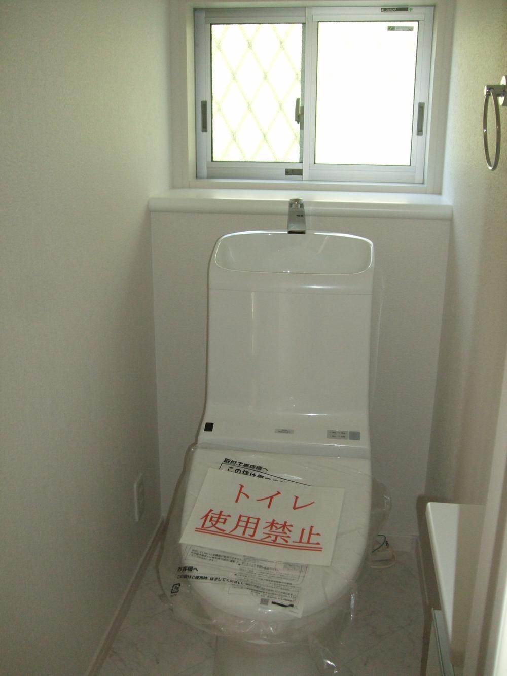 Toilet. Indoor (11 May 2013) Shooting