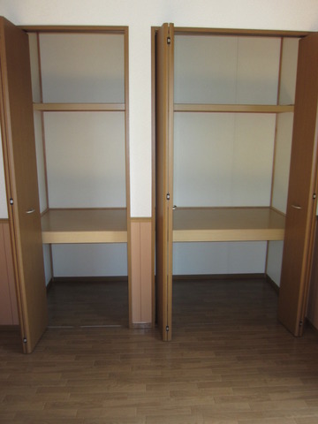 Receipt. Recommended for one with a lot of luggage in the large storage