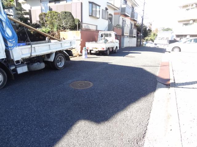 Local photos, including front road. Local shooting