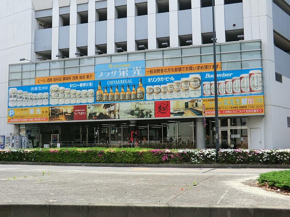 Shopping centre. 240m to Plaza glory Cotton Harbor shop
