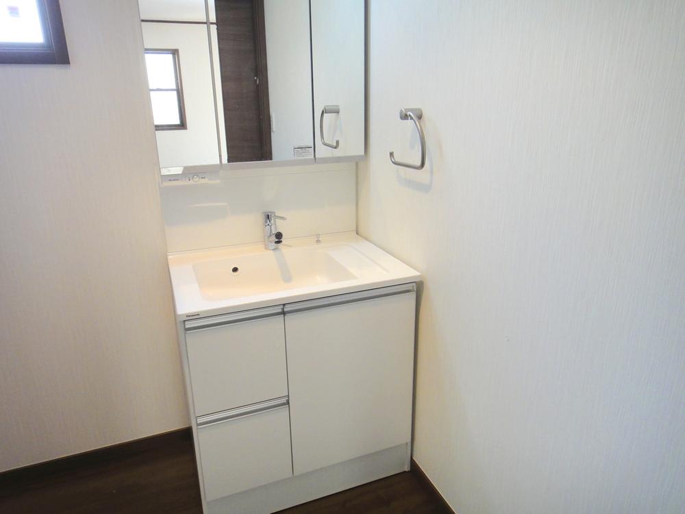 Wash basin, toilet. Indoor (10 May 2013) Shooting