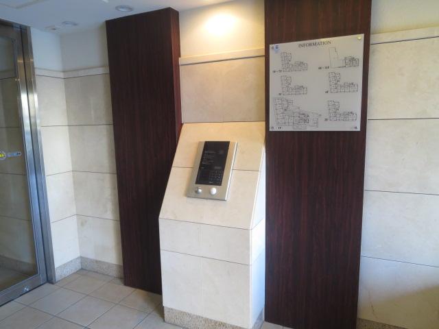 Entrance. Common areas