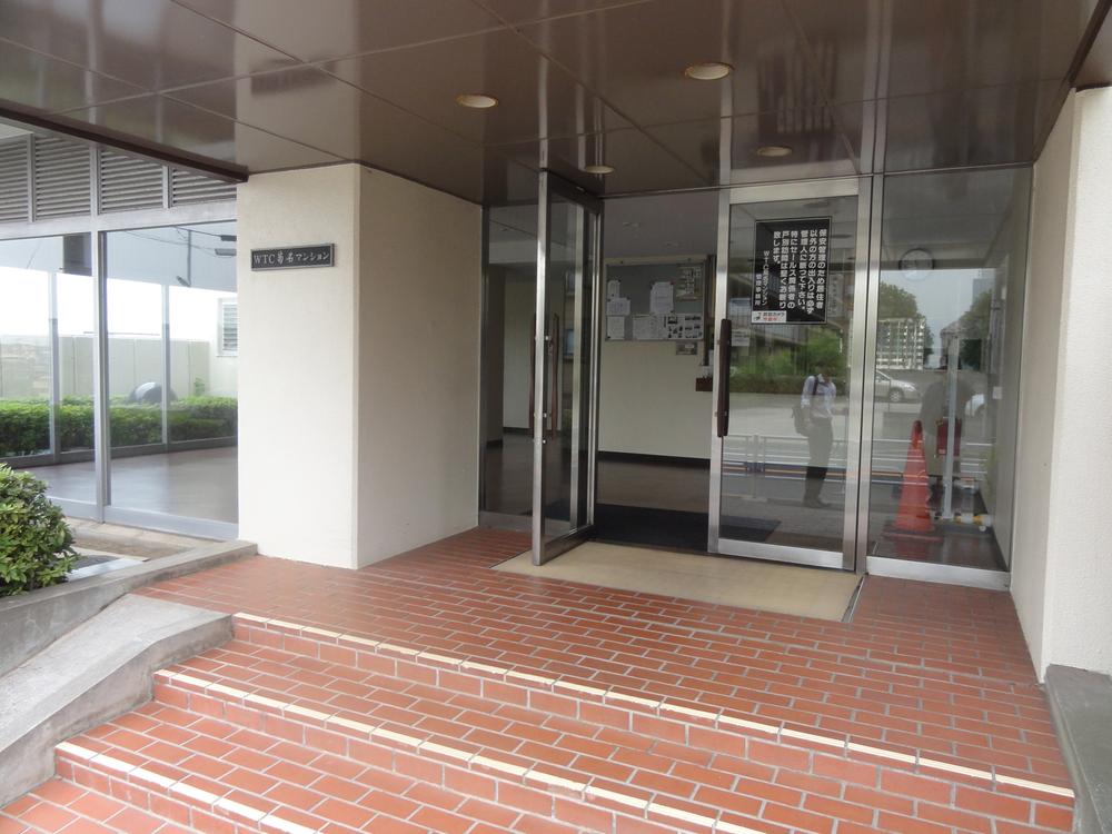 Entrance. Common areas