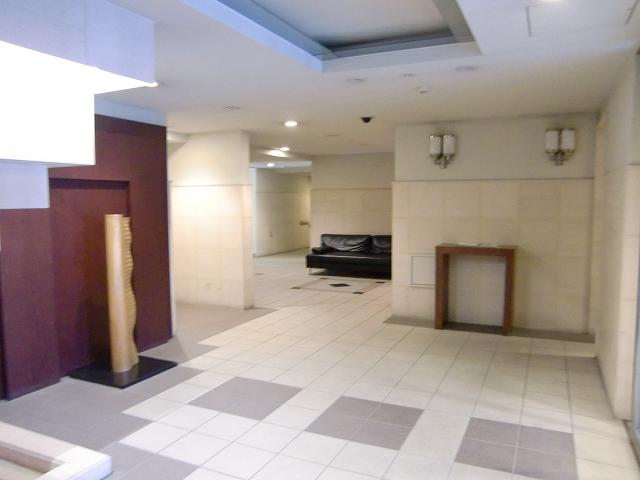 Entrance. Common areas