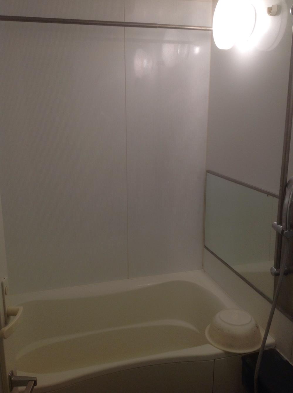Bathroom. Indoor (11 May 2013) Shooting