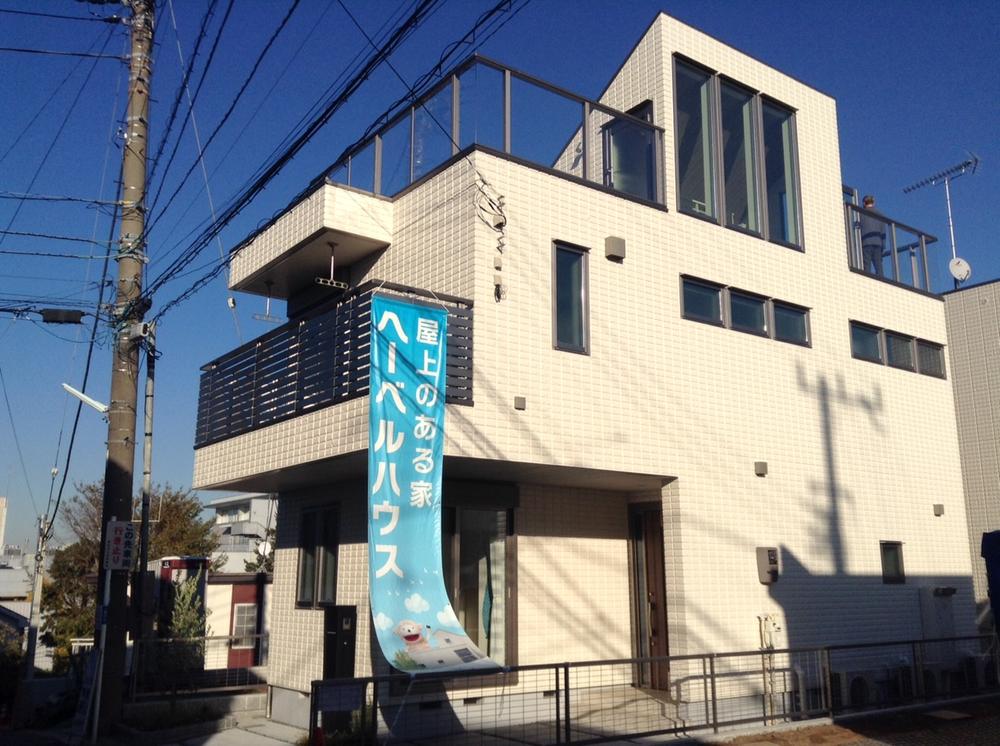 Rendering (appearance). Heberuhausu Machikado was completed. Held in even open house.