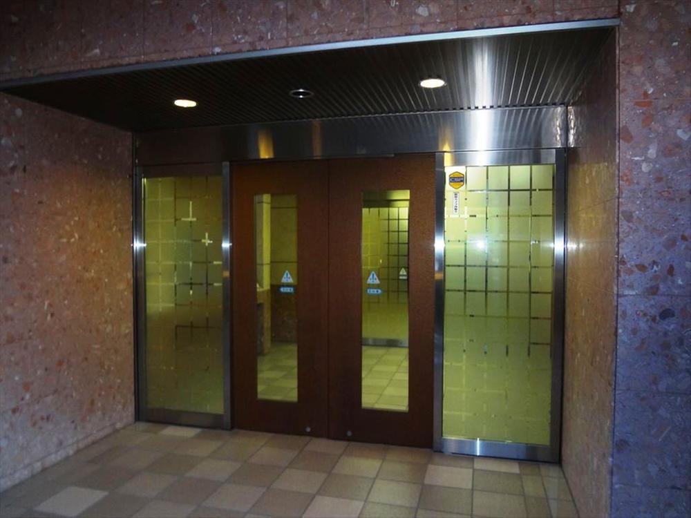 Entrance. Common areas