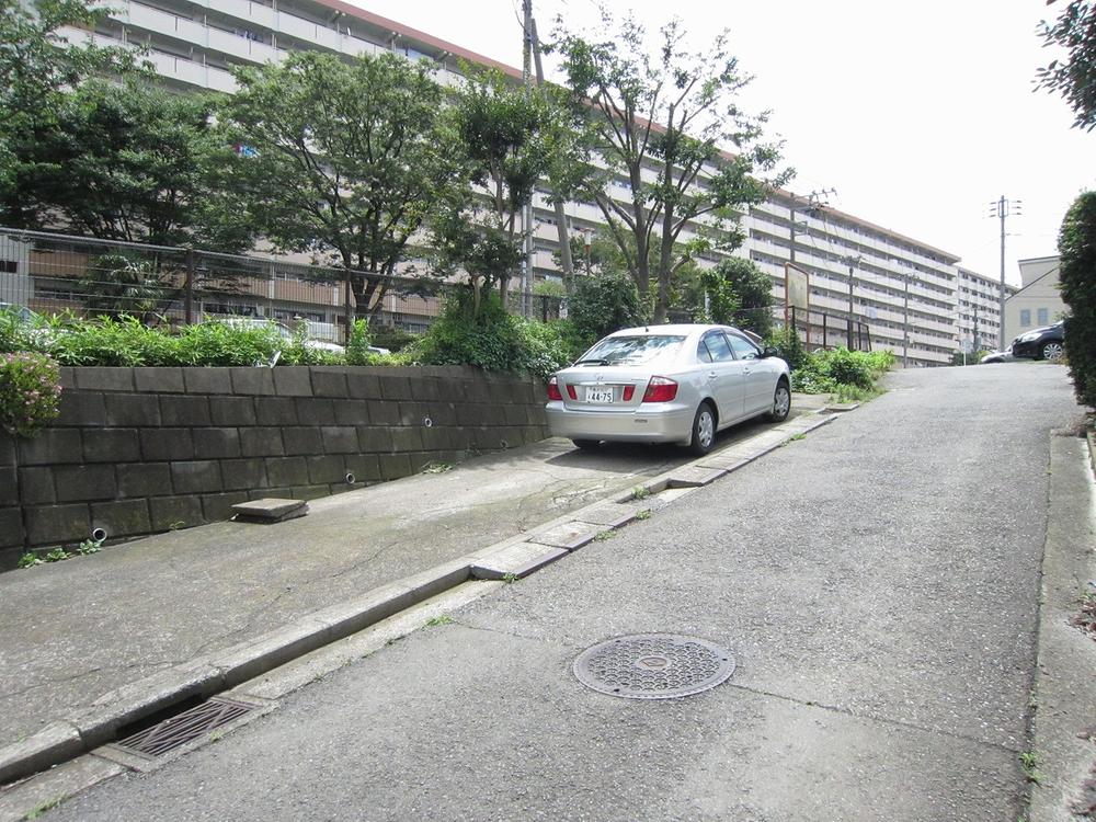 Parking lot. Local (12 May 2013) Shooting