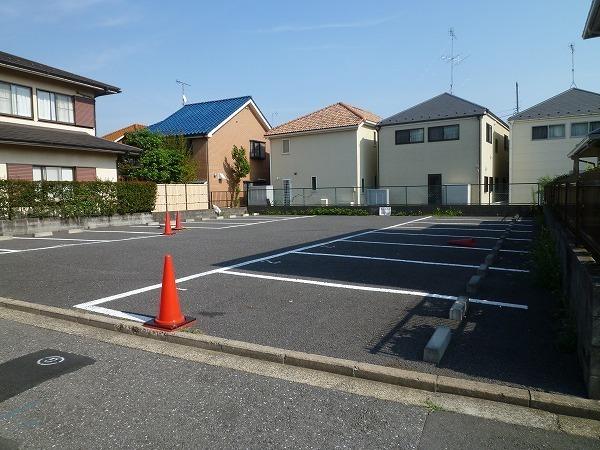 Local photos, including front road. Local (09 May 2013) Shooting