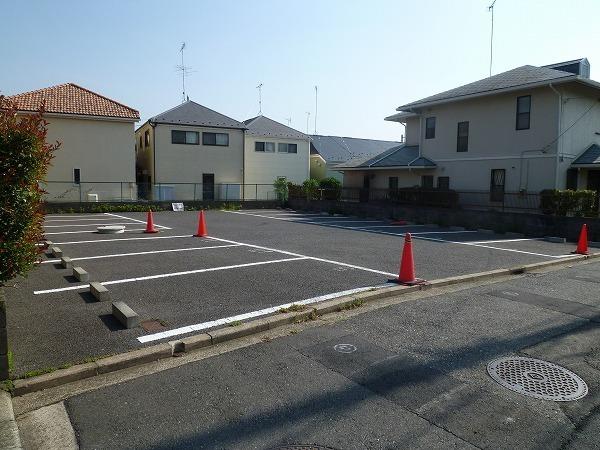 Local photos, including front road. Local (09 May 2013) Shooting