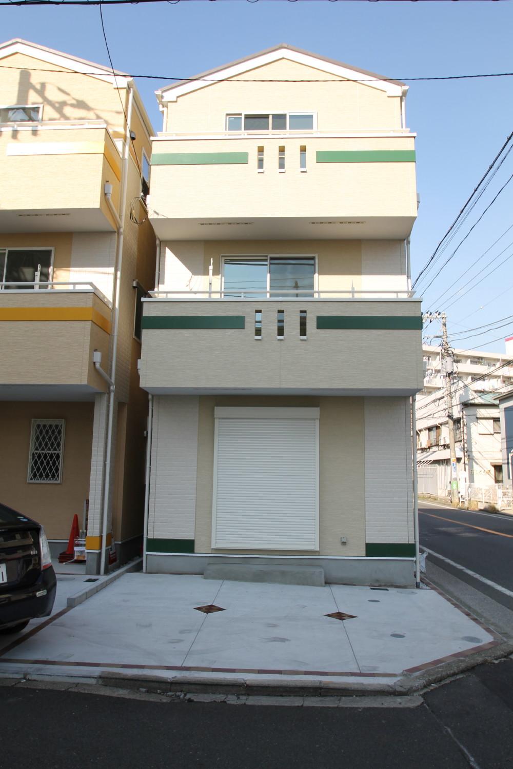 Local appearance photo. Local (11 May 2013) Shooting