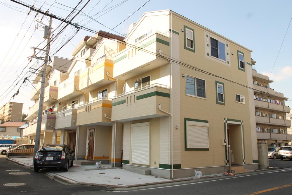 Local appearance photo. Local (11 May 2013) Shooting