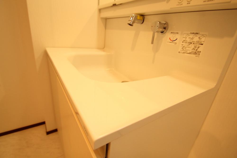 Wash basin, toilet. Local (11 May 2013) Shooting