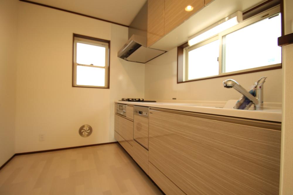 Kitchen. Local (11 May 2013) Shooting