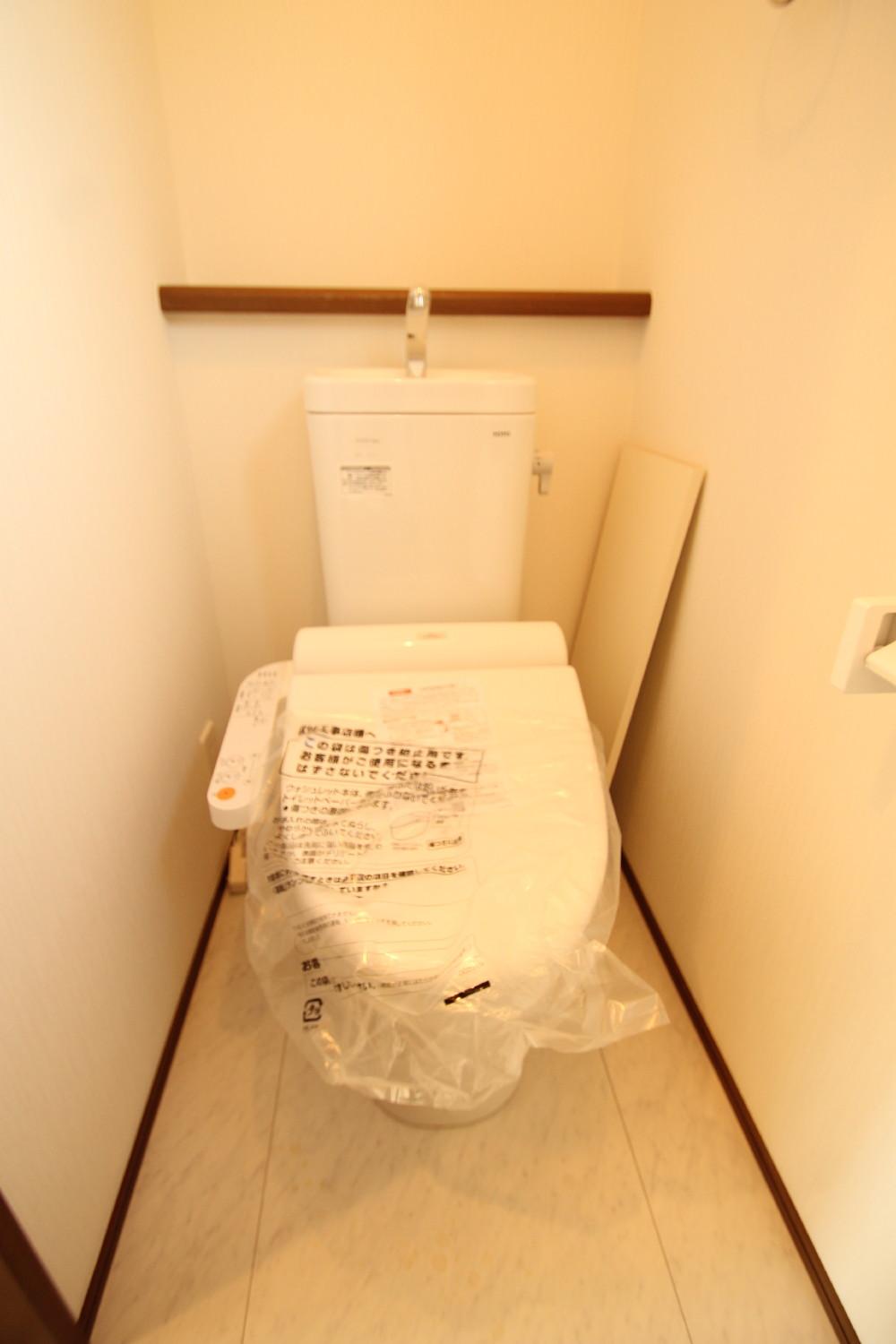 Toilet. Local (11 May 2013) Shooting