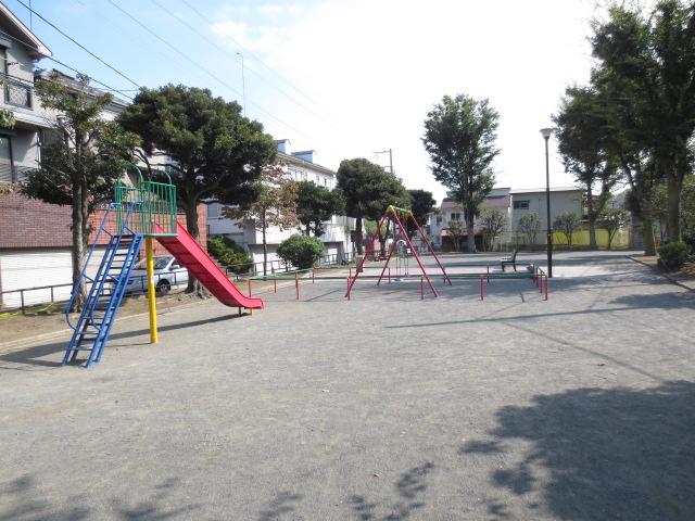 park. 300m until Shirahatanishi the town park