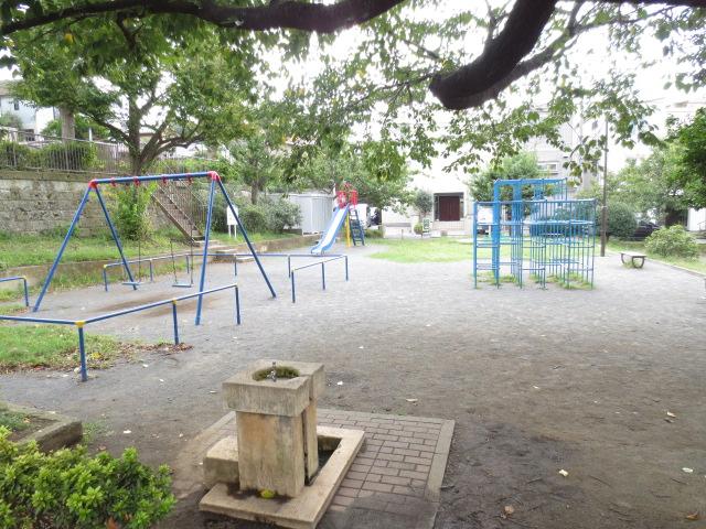 park. 650m until Hakuraku park