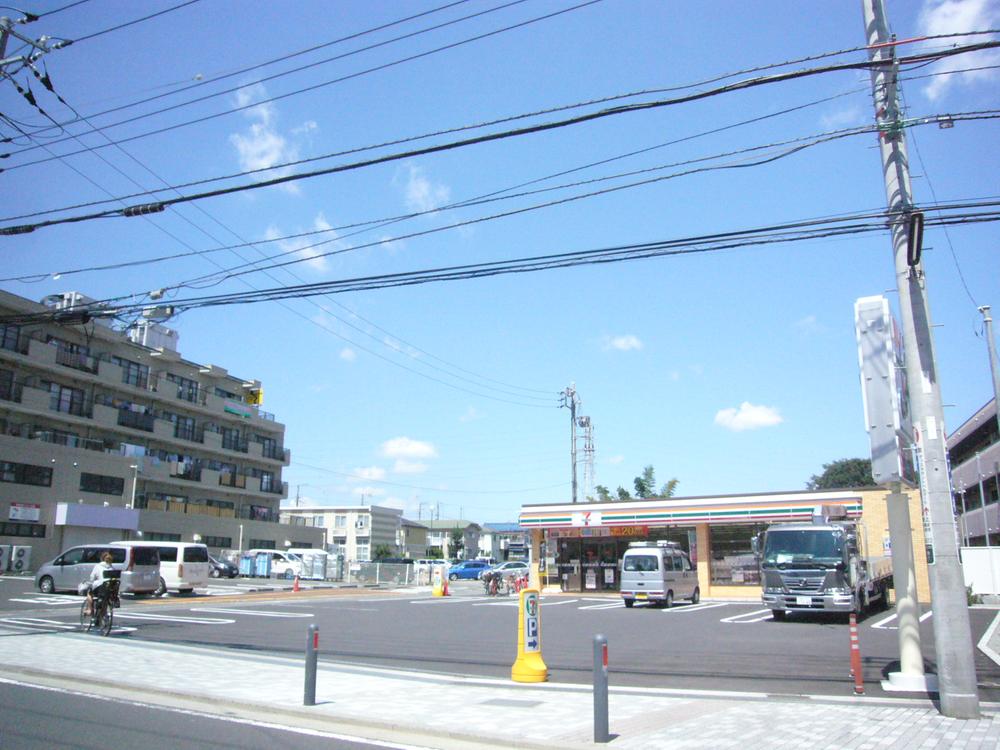 Convenience store. 500m to Seven-Eleven