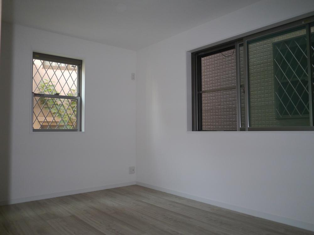 Non-living room. Indoor (11 May 2013) Shooting