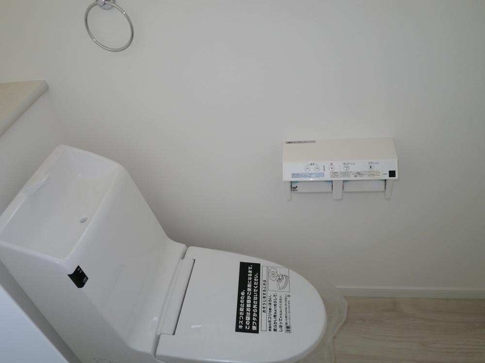 Toilet. Indoor (11 May 2013) Shooting