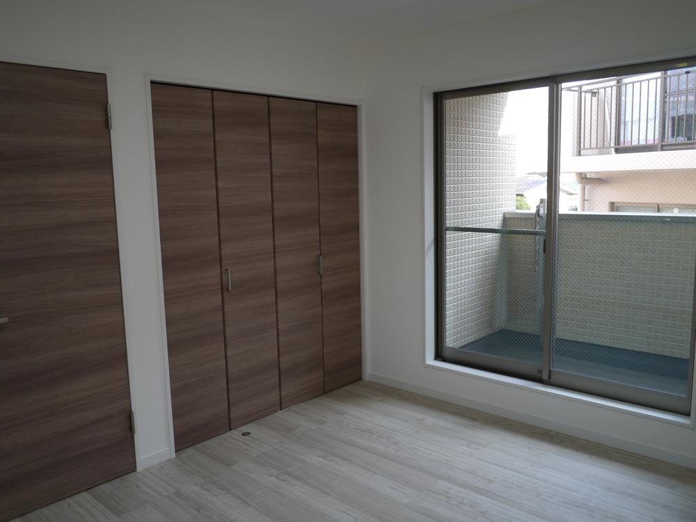 Non-living room. Indoor (11 May 2013) Shooting