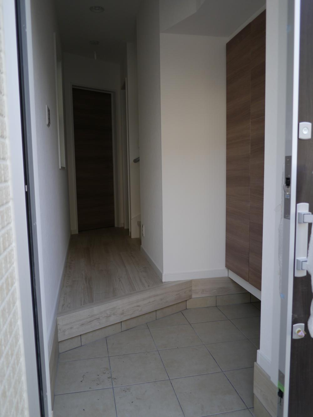 Entrance. Local (11 May 2013) Shooting