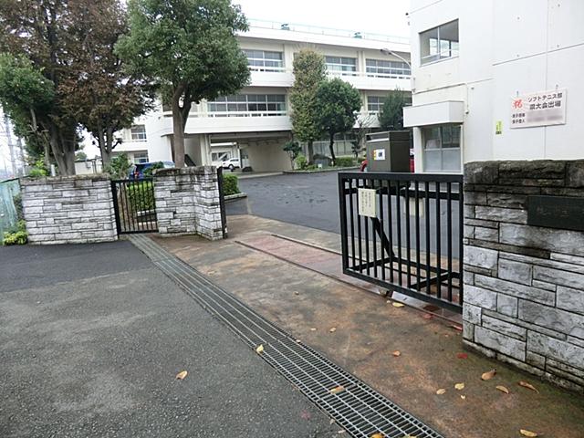 Junior high school. 1000m to Yokohama Municipal Sugata Junior High School