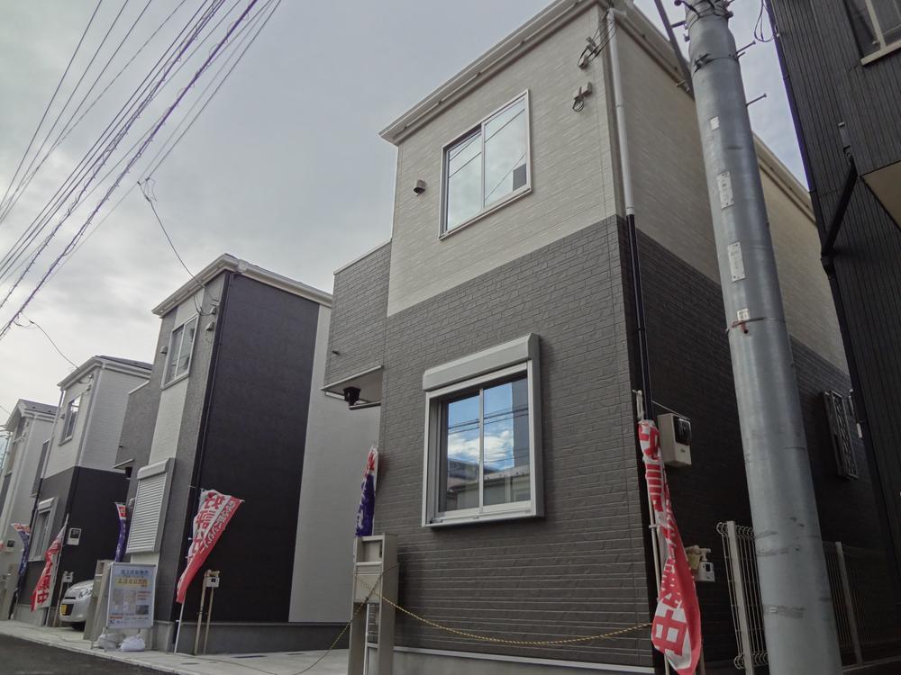 Local appearance photo. A building east side