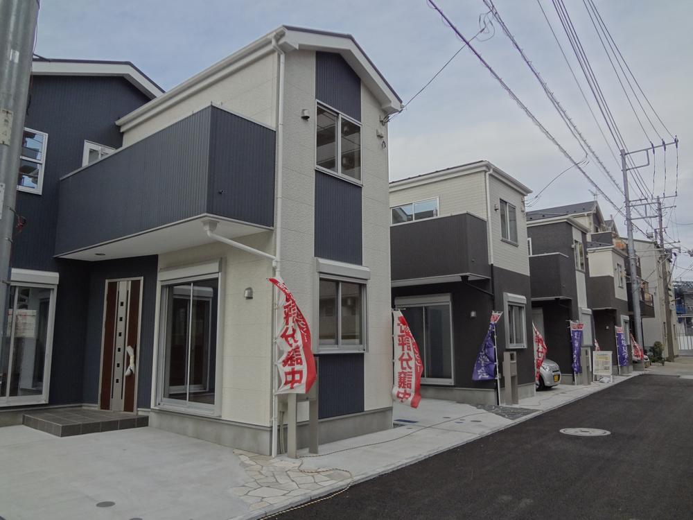 Local photos, including front road. Local (12 May 2013) Shooting