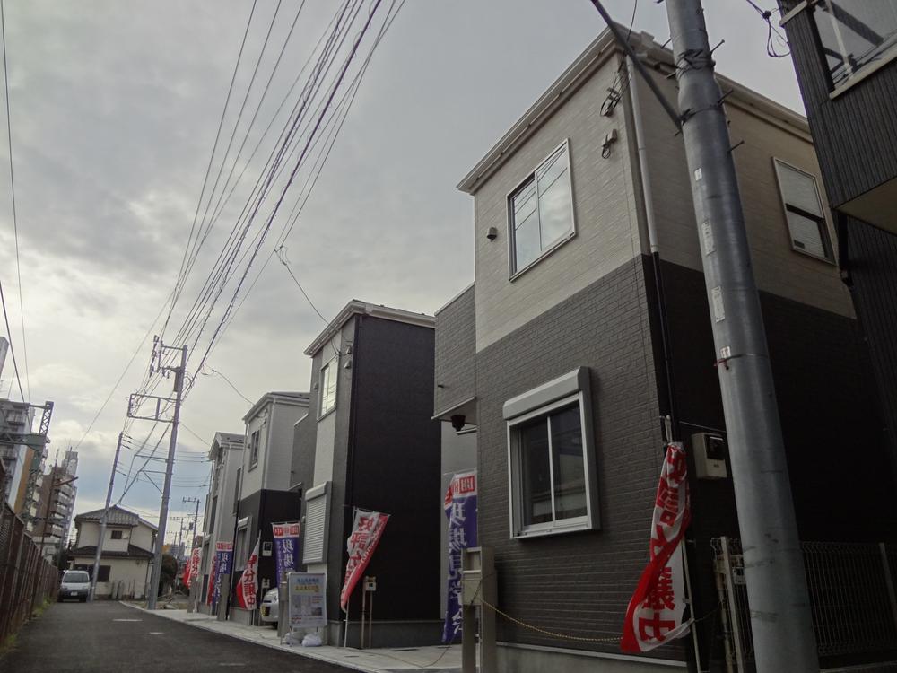 Local photos, including front road. Local (12 May 2013) Shooting