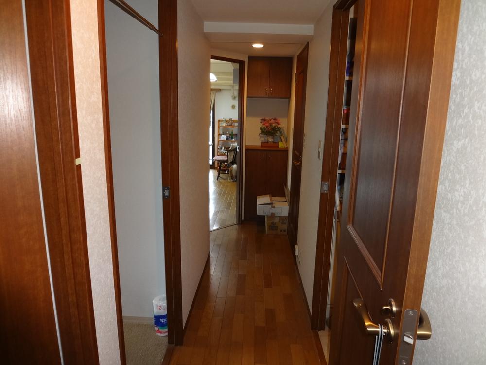 Non-living room. Corridor