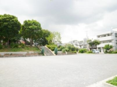 park. 300m to the station park