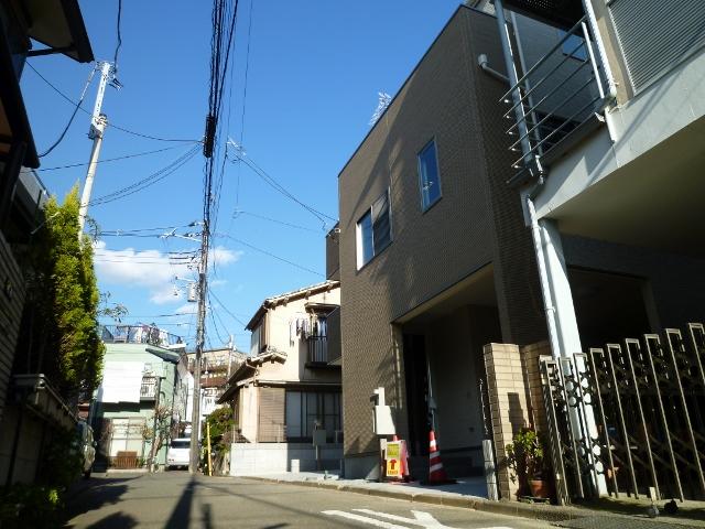 Local photos, including front road. Frontal road