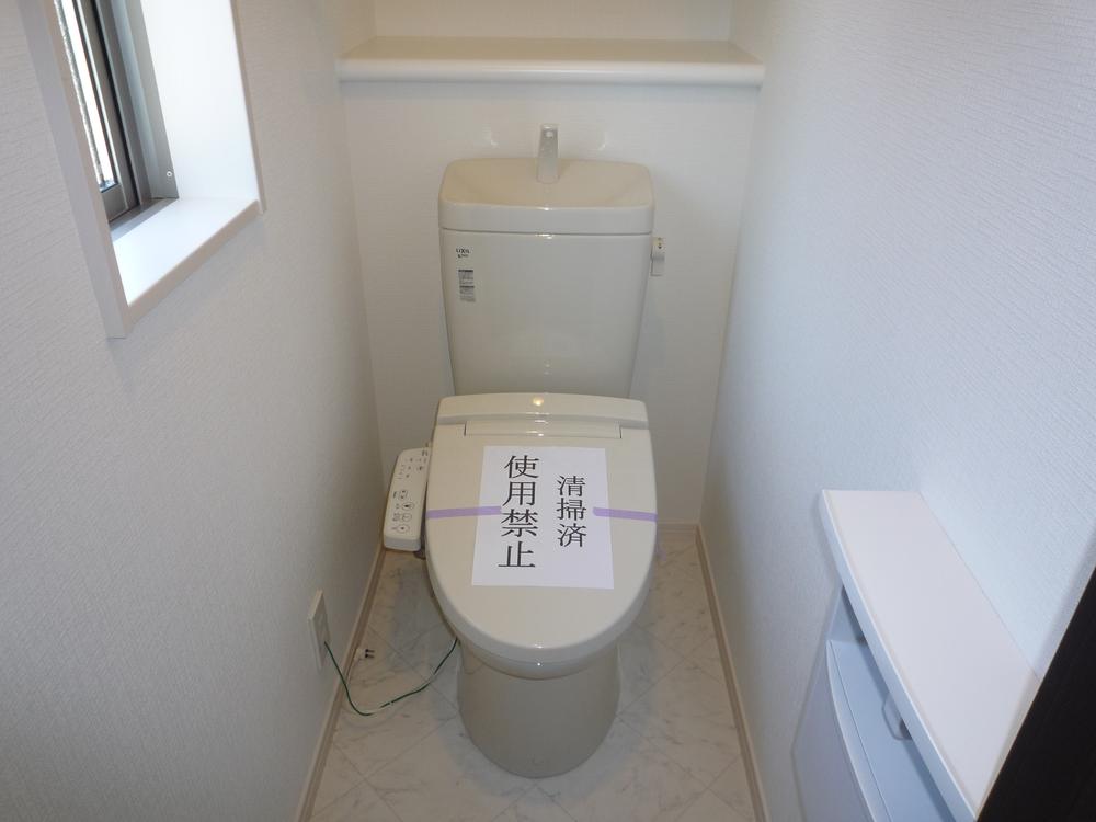 Toilet. Indoor (November 22, 2013) Shooting B Building