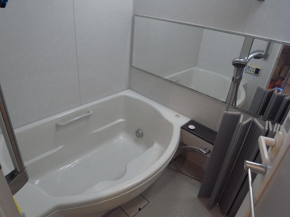 Bathroom. Indoor (10 May 2013) Shooting