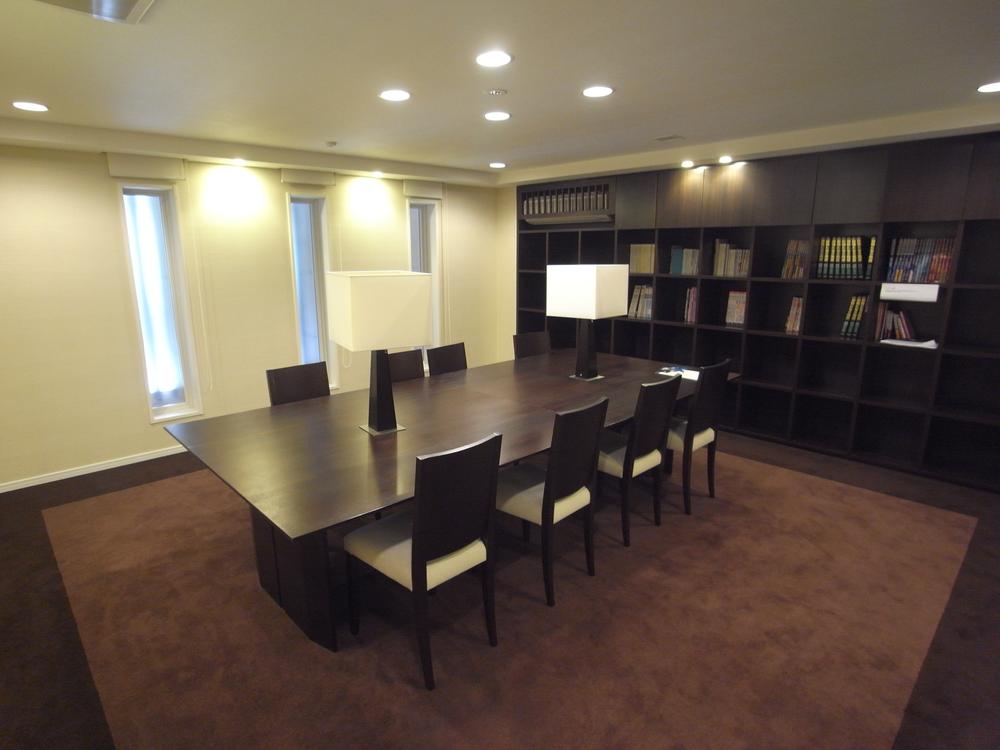 Other common areas. Library room