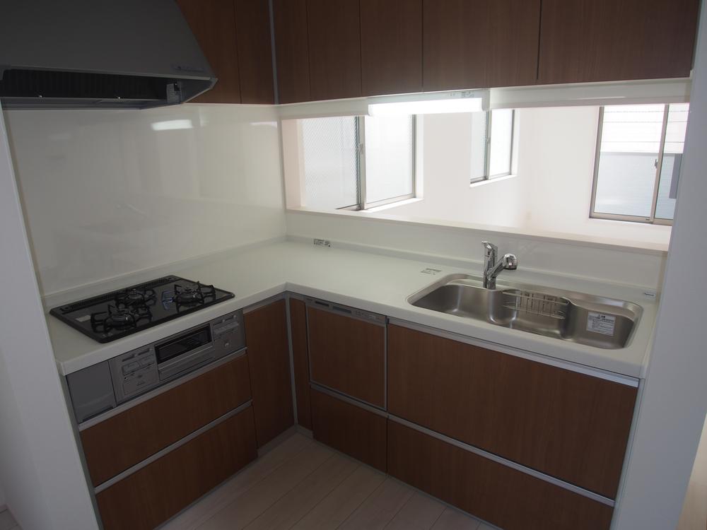 Same specifications photo (kitchen). The company construction cases