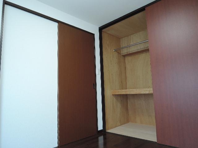 Receipt. 5.9 Pledge Western-style storage space