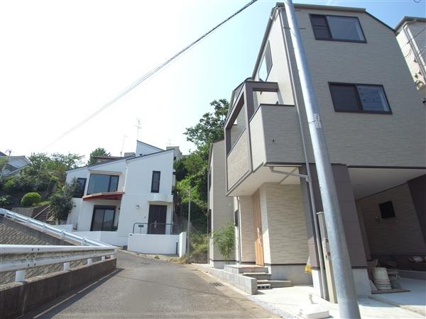 Local photos, including front road. Front road 2013 / 04 shooting