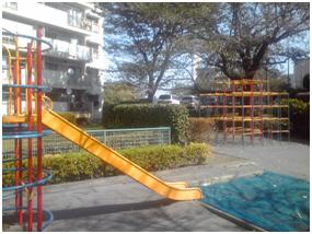 park. 146m up to the temple toward housing complex in the Square