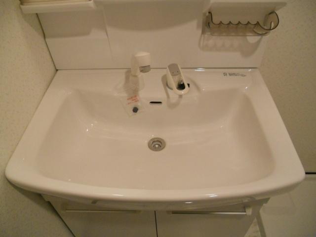 Wash basin, toilet